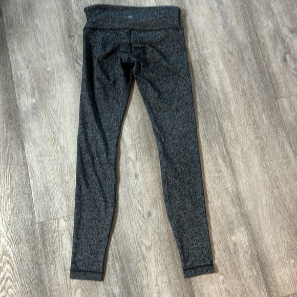 Lululemon low waist size 4 - Picture 2 of 3